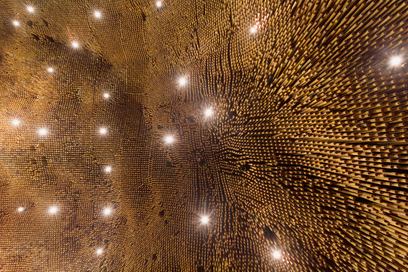 8万枚木钉营造倒悬的波浪——olga nur餐厅